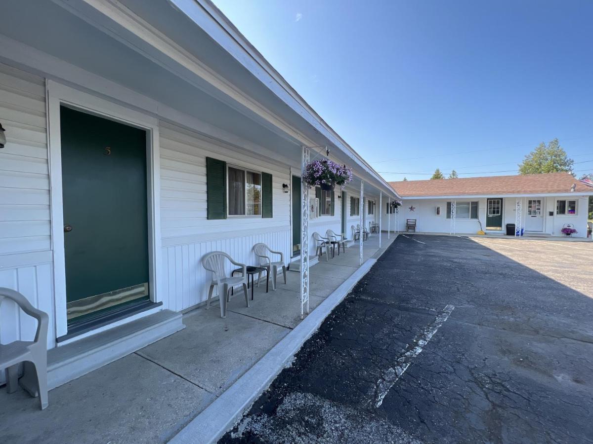 Cedars Motel Saint Ignace Exterior photo